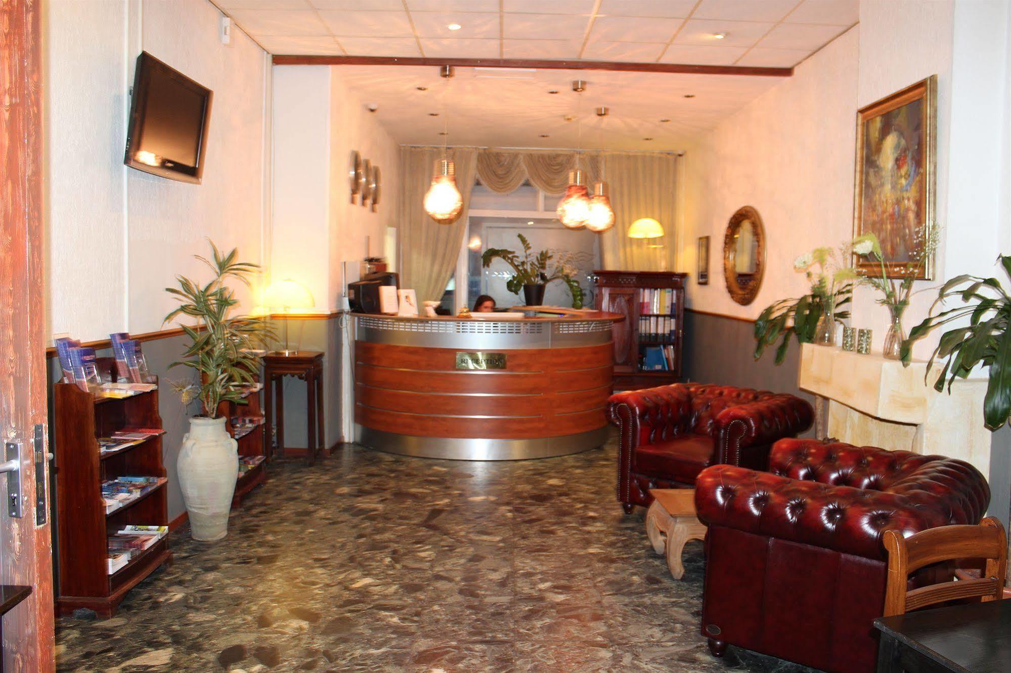 Skyline Hotel Ротердам Екстериор снимка